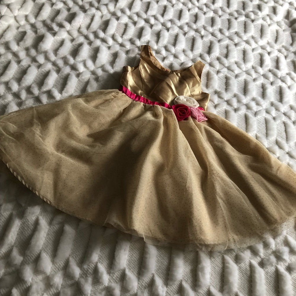H and m dress in yellow gold